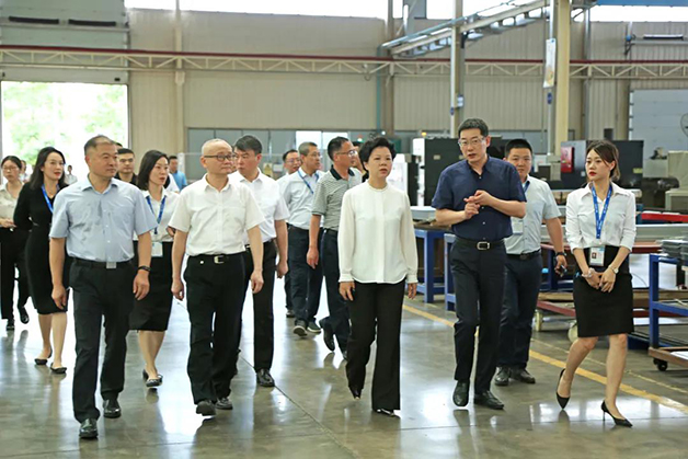 湘潭市委副書記、市政府黨組書記、市長(zhǎng)張迎春一行蒞臨威勝電氣調(diào)研指導(dǎo)